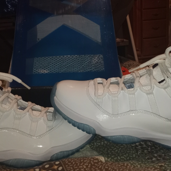 Jordan Jubilee 11s & white legend blue 11s - Picture 7 of 10